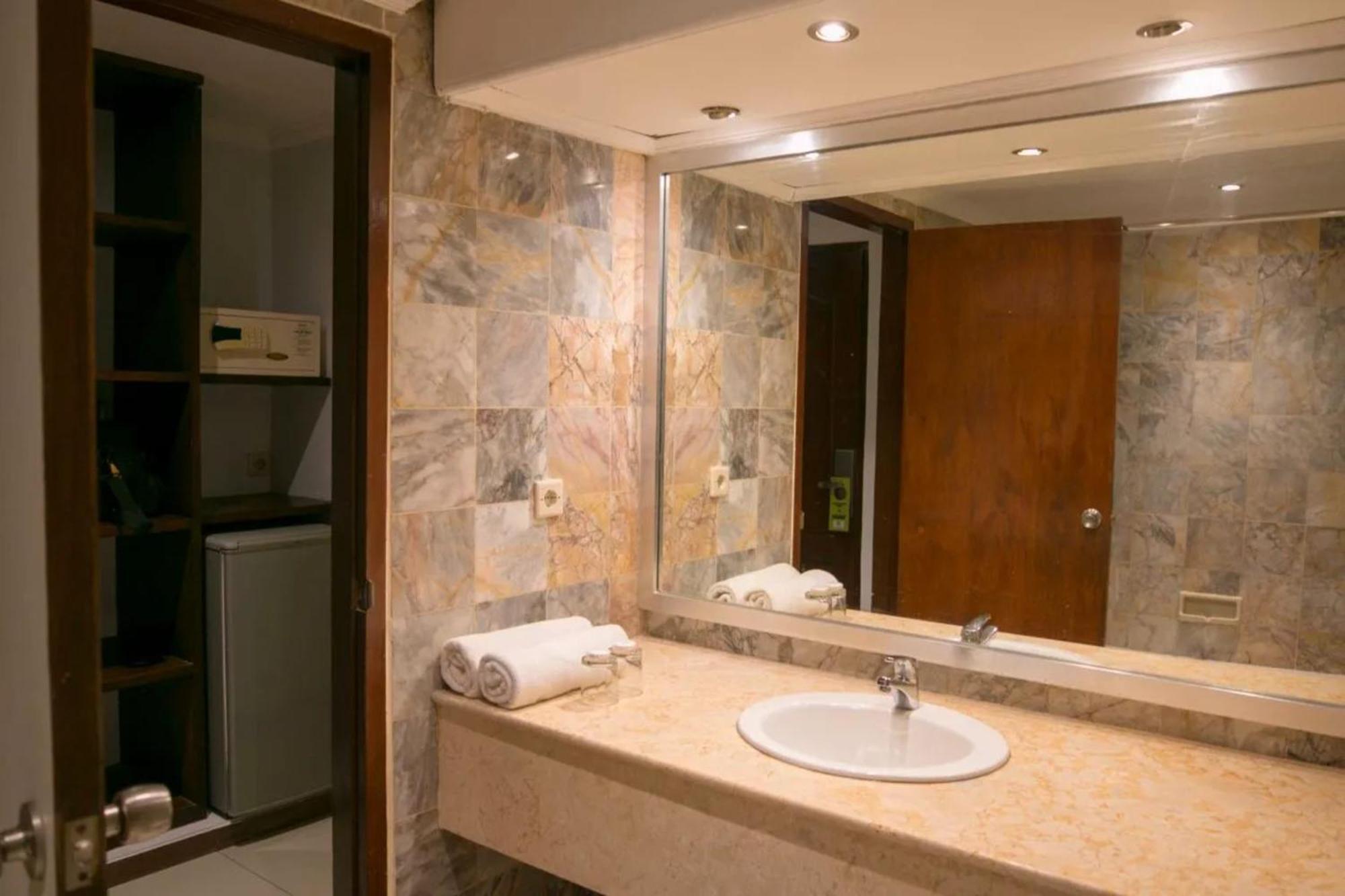 Kuta Suci Guesthouse ภายนอก รูปภาพ