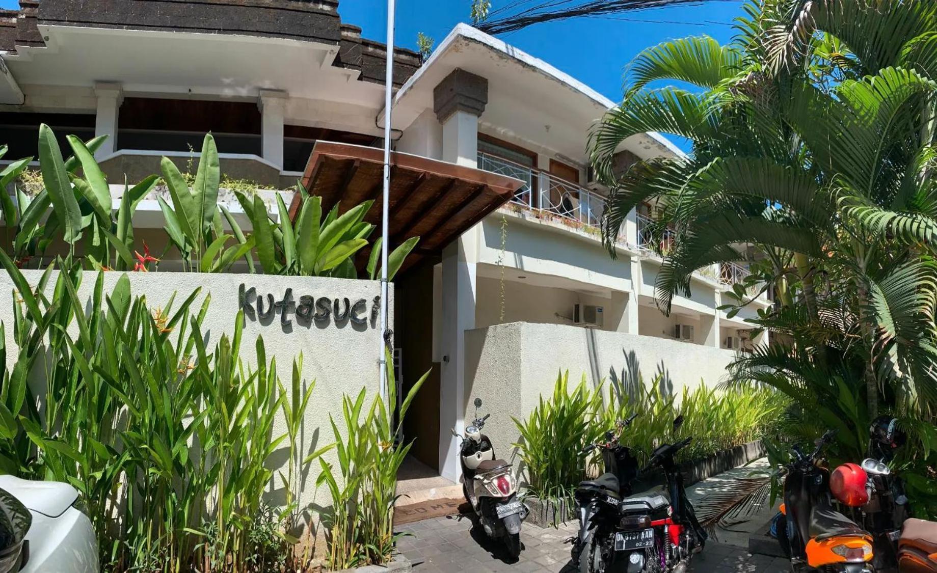 Kuta Suci Guesthouse ภายนอก รูปภาพ